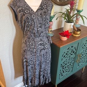 Elegant Black and Gray Patterned Dress